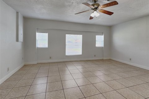 Villa ou maison à louer à Orlando, Floride: 3 chambres, 146.79 m2 № 2395695 - photo 4