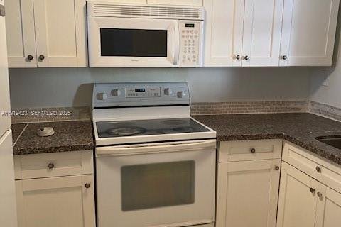 Снять в аренду таунхаус в Хайалиа, Флорида 4 спальни, 156.17м2, № 1989343 - фото 2