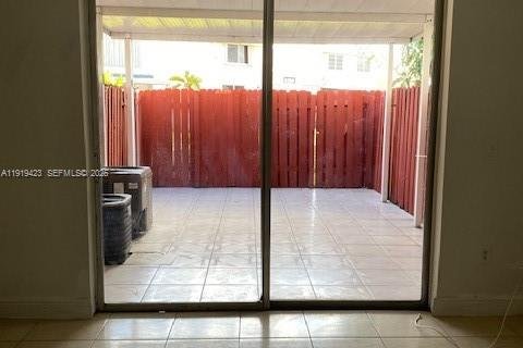 Снять в аренду таунхаус в Хайалиа, Флорида 4 спальни, 156.17м2, № 1989343 - фото 5