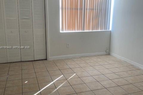 Снять в аренду таунхаус в Хайалиа, Флорида 4 спальни, 156.17м2, № 1989343 - фото 7