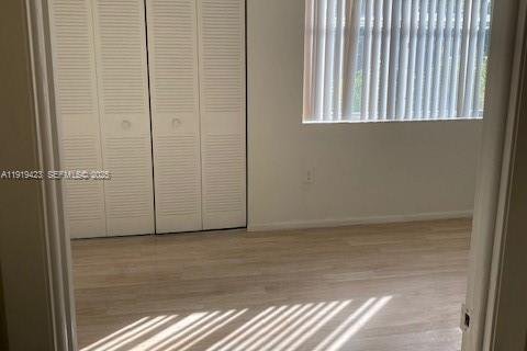 Снять в аренду таунхаус в Хайалиа, Флорида 4 спальни, 156.17м2, № 1989343 - фото 10