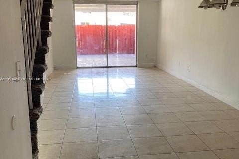 Снять в аренду таунхаус в Хайалиа, Флорида 4 спальни, 156.17м2, № 1989343 - фото 3