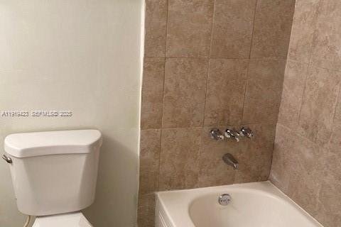 Снять в аренду таунхаус в Хайалиа, Флорида 4 спальни, 156.17м2, № 1989343 - фото 13