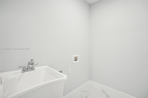 Casa en venta en Lehigh Acres, Florida, 3 dormitorios, 154.87 m2 № 1707448 - foto 23