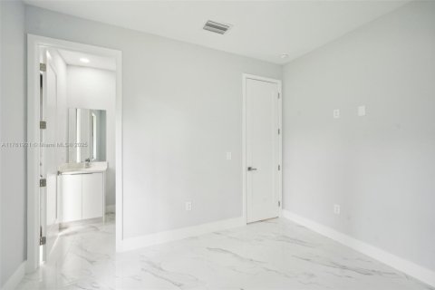 Casa en venta en Lehigh Acres, Florida, 3 dormitorios, 154.87 m2 № 1707448 - foto 17