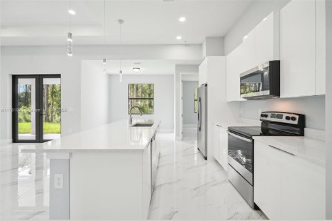 Casa en venta en Lehigh Acres, Florida, 3 dormitorios, 154.87 m2 № 1707448 - foto 2