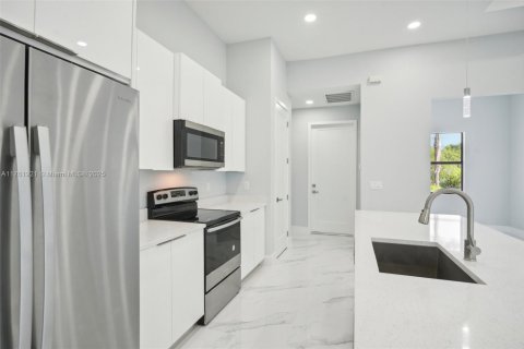 Casa en venta en Lehigh Acres, Florida, 3 dormitorios, 154.87 m2 № 1707448 - foto 3