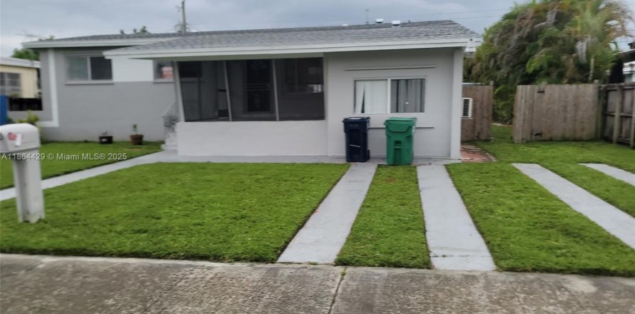 Villa ou maison à Miami, Floride 4 chambres, 140.28 m2 № 1892544