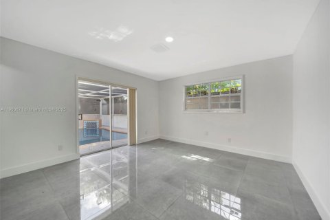 Снять в аренду виллу или дом в Норт-Майами-Бич, Флорида 5 спален, 210.89м2, № 1952198 - фото 30