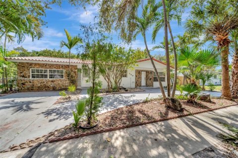 Снять в аренду виллу или дом в Норт-Майами-Бич, Флорида 5 спален, 210.89м2, № 1952198 - фото 1