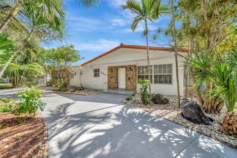 Снять в аренду виллу или дом в Норт-Майами-Бич, Флорида 5 спален, 210.89м2, № 1952198 - фото 4