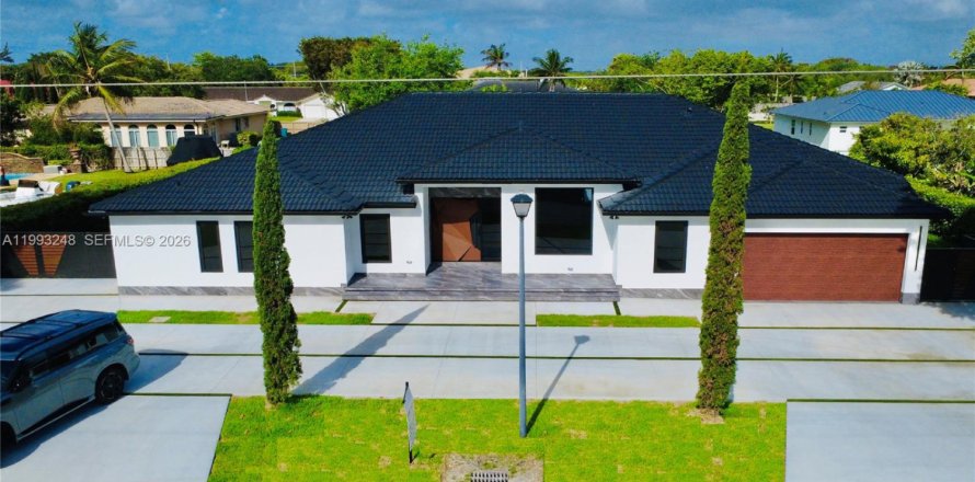 Дом в Майами, Флорида 5 спален, 308.06м2 № 2060292