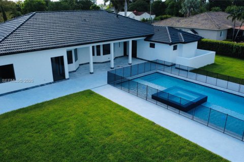 Купить виллу или дом в Майами, Флорида 5 спален, 308.06м2, № 2060292 - фото 3