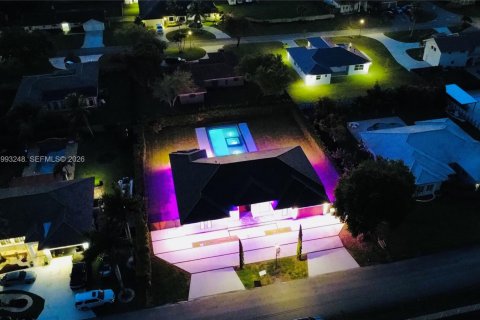 Купить виллу или дом в Майами, Флорида 5 спален, 308.06м2, № 2060292 - фото 24