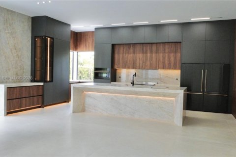 Купить виллу или дом в Майами, Флорида 5 спален, 308.06м2, № 2060292 - фото 13