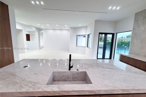 Купить виллу или дом в Майами, Флорида 5 спален, 308.06м2, № 2060292 - фото 25