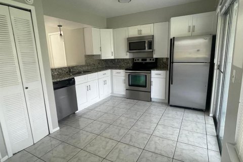 Adosado en venta en Kissimmee, Florida, 2 dormitorios, 92.16 m2 № 1512312 - foto 6