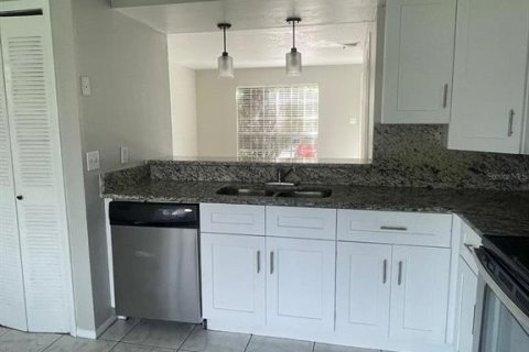 Adosado en venta en Kissimmee, Florida, 2 dormitorios, 92.16 m2 № 1512312 - foto 7