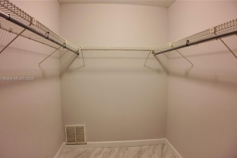 House in Miami, Florida 2 bedrooms, 116.03 sq.m. № 1877750 - photo 7