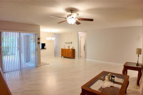 House in Miami, Florida 2 bedrooms, 116.03 sq.m. № 1877750 - photo 3