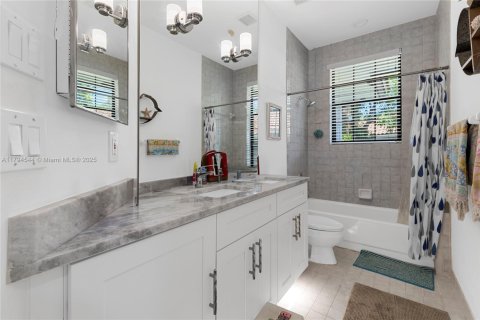 House in Plantation, Florida 4 bedrooms, 274.06 sq.m. № 1714830 - photo 20