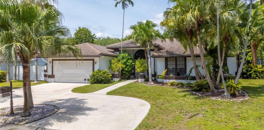 House in Plantation, Florida 4 bedrooms, 274.06 sq.m. № 1714830