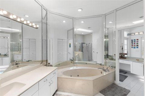 House in Plantation, Florida 4 bedrooms, 274.06 sq.m. № 1714830 - photo 4