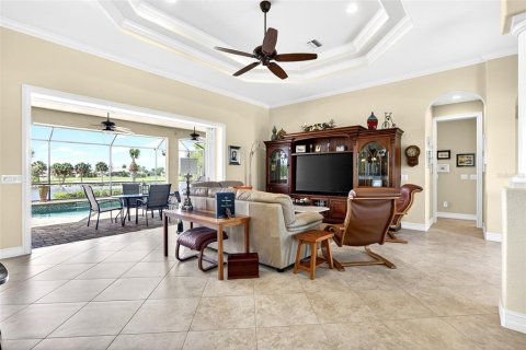House in Punta Gorda, Florida 3 bedrooms, 189.24 sq.m. № 2117659 - photo 7
