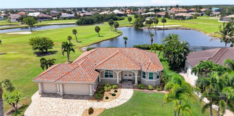 House in Punta Gorda, Florida 3 bedrooms, 189.24 sq.m. № 2117659