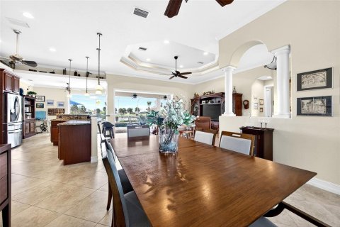 House in Punta Gorda, Florida 3 bedrooms, 189.24 sq.m. № 2117659 - photo 9
