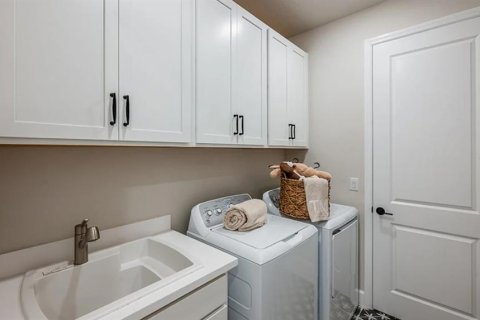 House in Mount Dora, Florida 4 bedrooms, 222.5 sq.m. № 2120668 - photo 17