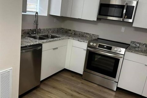 House in Titusville, Florida 3 bedrooms, 166.48 sq.m. № 1734006 - photo 3