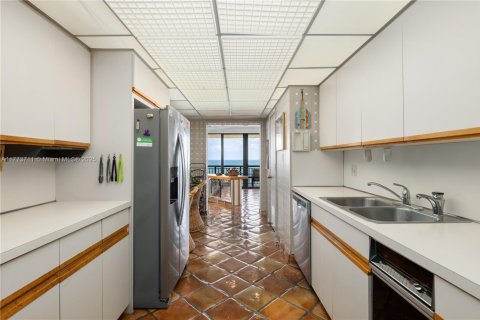 Condominio en venta en Bal Harbour, Florida, 4 dormitorios, 437.2 m2 № 1977757 - foto 30