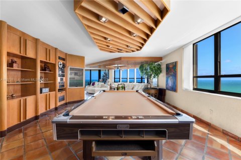 Condominio en venta en Bal Harbour, Florida, 4 dormitorios, 437.2 m2 № 1977757 - foto 11