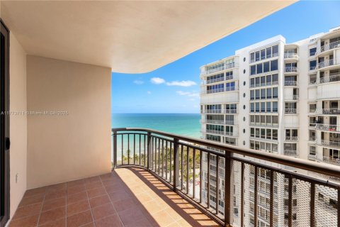 Condominio en venta en Bal Harbour, Florida, 4 dormitorios, 437.2 m2 № 1977757 - foto 23