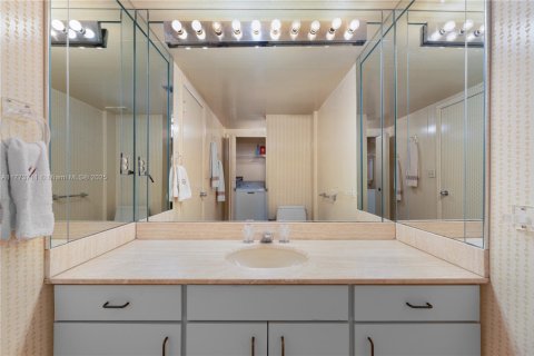 Condominio en venta en Bal Harbour, Florida, 4 dormitorios, 437.2 m2 № 1977757 - foto 25