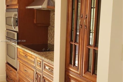 Снять в аренду виллу или дом в Майами, Флорида 5 спален, 193.7м2, № 2007731 - фото 12