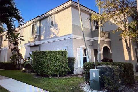 Снять в аренду таунхаус в Мирамар, Флорида 3 спальни, № 1955790 - фото 2