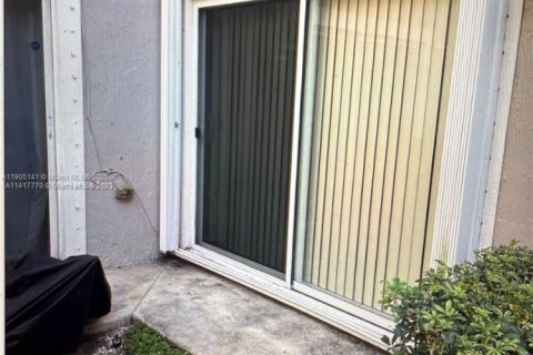 Снять в аренду таунхаус в Мирамар, Флорида 3 спальни, № 1955790 - фото 8