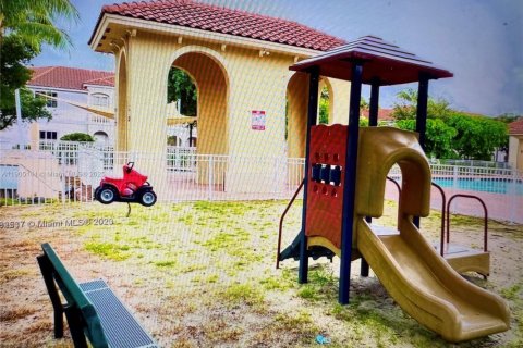 Снять в аренду таунхаус в Мирамар, Флорида 3 спальни, № 1955790 - фото 24