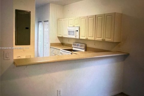 Снять в аренду таунхаус в Мирамар, Флорида 3 спальни, № 1955790 - фото 9