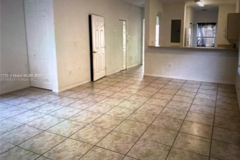 Снять в аренду таунхаус в Мирамар, Флорида 3 спальни, № 1955790 - фото 5