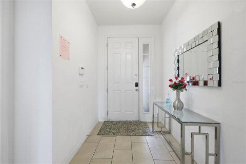 House in Davenport, Florida 9 bedrooms, 372.72 sq.m. № 2166016 - photo 21