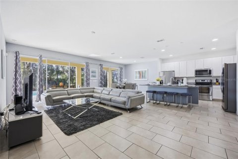 House in Davenport, Florida 9 bedrooms, 372.72 sq.m. № 2166016 - photo 24