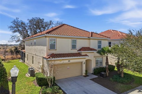 House in Davenport, Florida 9 bedrooms, 372.72 sq.m. № 2166016 - photo 3