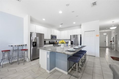 House in Davenport, Florida 9 bedrooms, 372.72 sq.m. № 2166016 - photo 28