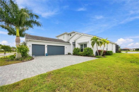 Villa ou maison à louer à Bradenton, Floride: 3 chambres, 294.22 m2 № 2425725 - photo 2