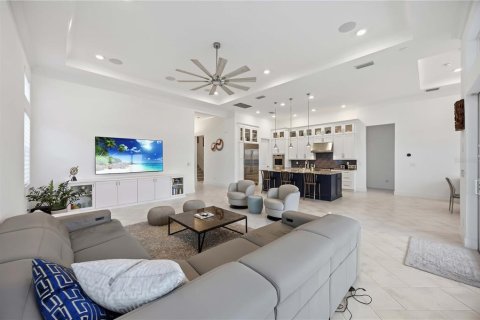 Villa ou maison à louer à Bradenton, Floride: 3 chambres, 294.22 m2 № 2425725 - photo 6