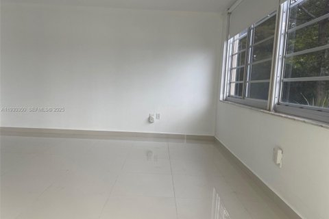 Condo in Miami, Florida, 2 bedrooms № 1989129 - photo 7