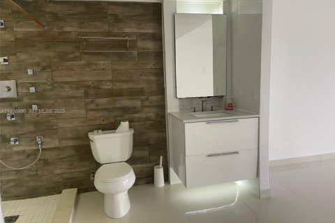 Condo in Miami, Florida, 2 bedrooms № 1989129 - photo 9